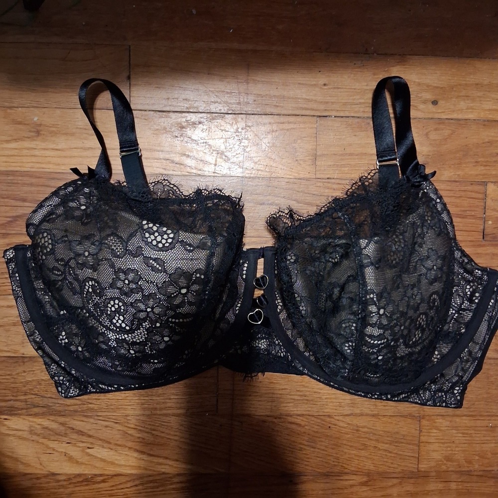 Cacique Black Floral Lace French Balconette Bra Lightly Lined 42H Heart Detail
